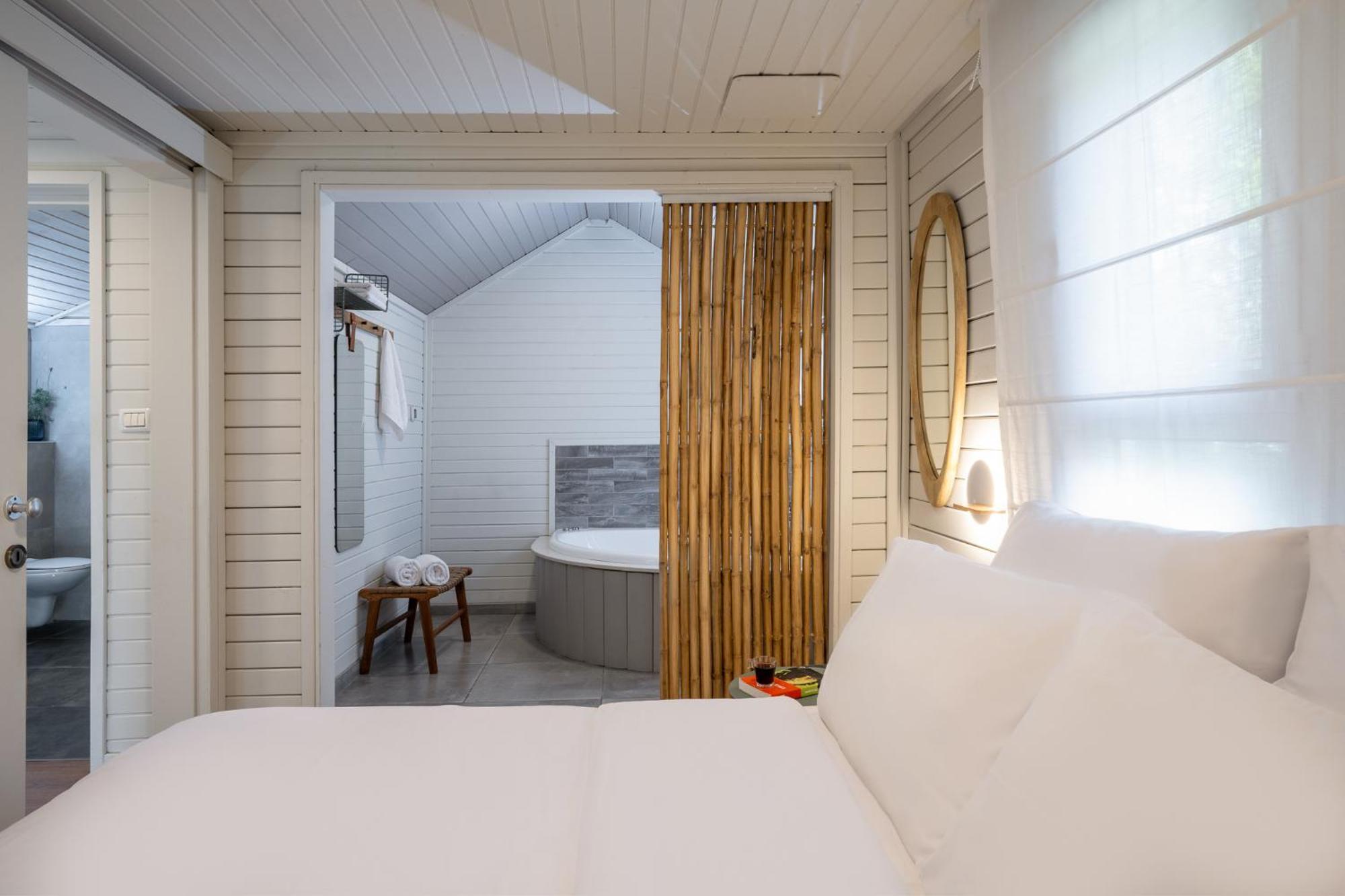 Nir David Country Lodge Room photo