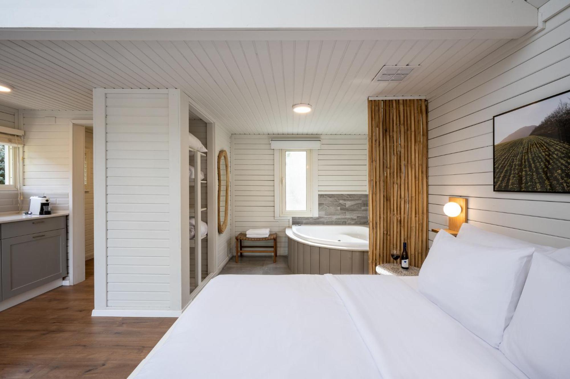 Nir David Country Lodge Room photo